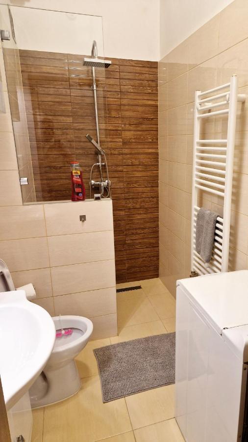 C22 Apartman Boedapest Buitenkant foto